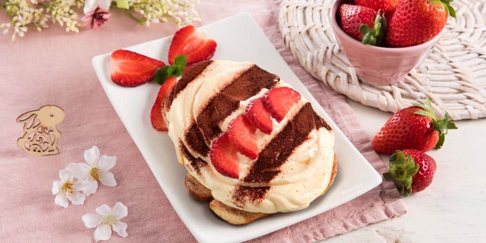 Osterei Tiramisu mit Erdbeeren