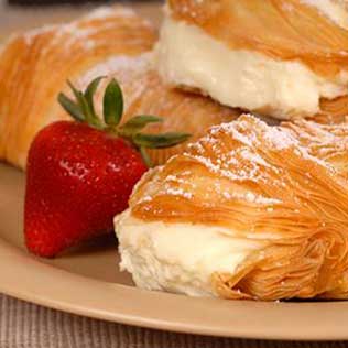 sfogliatelle napoletane italienisches Blätterteiggebäck mit Ricotta