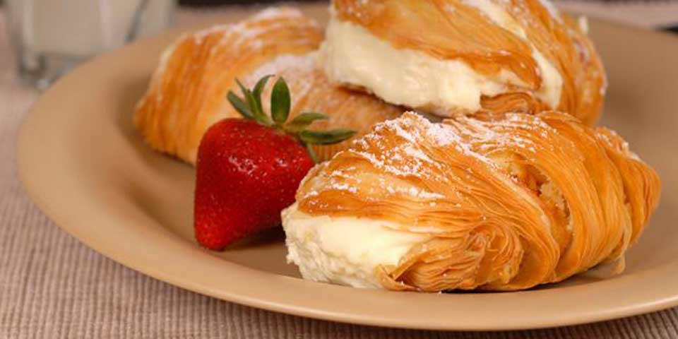 sfogliatelle napoletane italienisches Blätterteiggebäck mit Ricotta