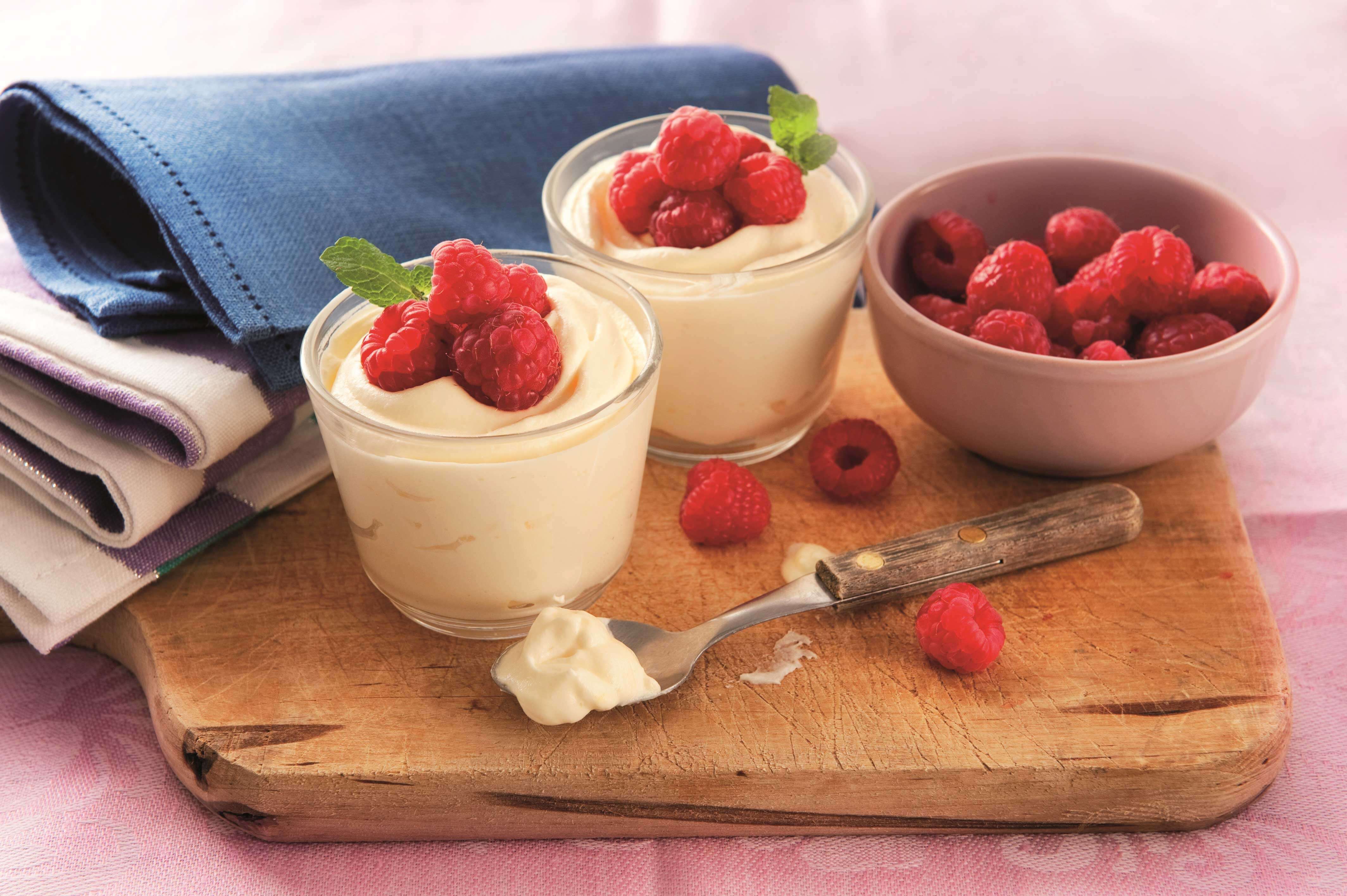 Mascarpone Creme mit Himbeeren im Glas