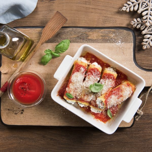 Cannelloni-mit-Ricotta-Schinken-Tomaten-und-Parmesan