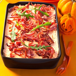 Herzhaftes Tiramisu mit Kürbis und Speck zu Halloween