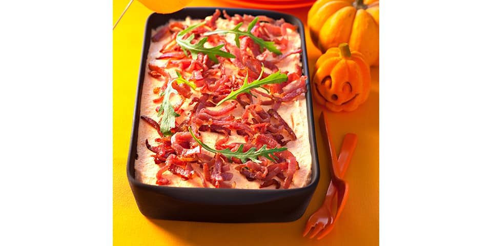 Herzhaftes Tiramisu mit Kürbis und Speck zu Halloween