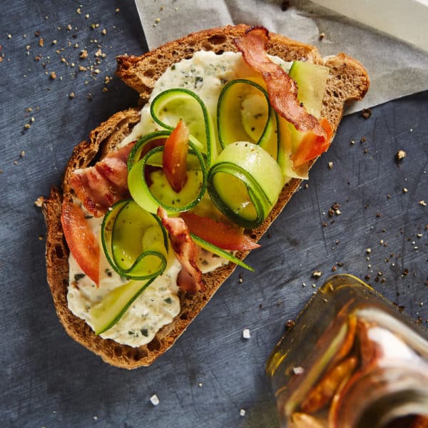 Crostini Freschetto mit Zucchini und Rohschinken