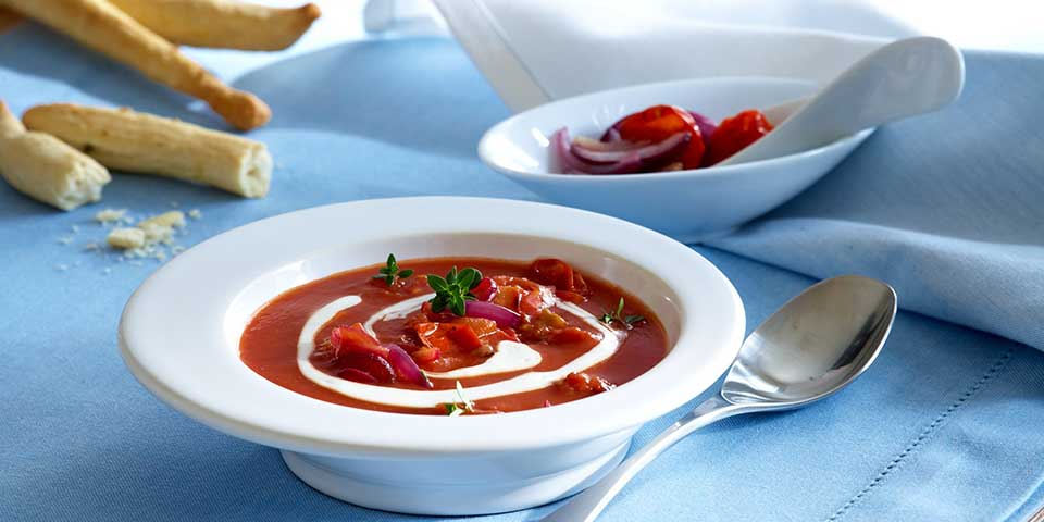 Cremige Tomatensuppe mit Kirschtomaten und Mascarpone verfeinert