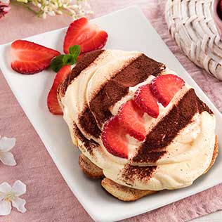 Osterei Tiramisu mit Erdbeeren und frischer Minze