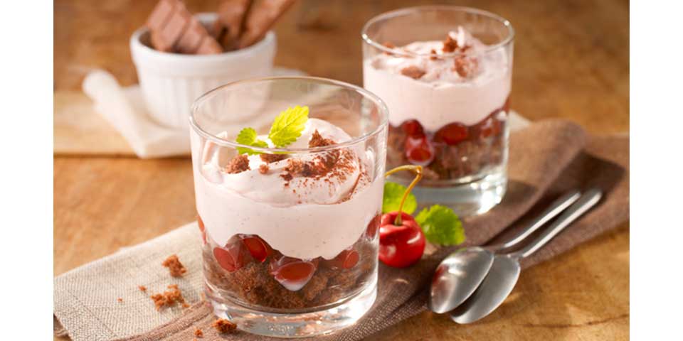 Tiramisu im Glas mit Sauerkirschen