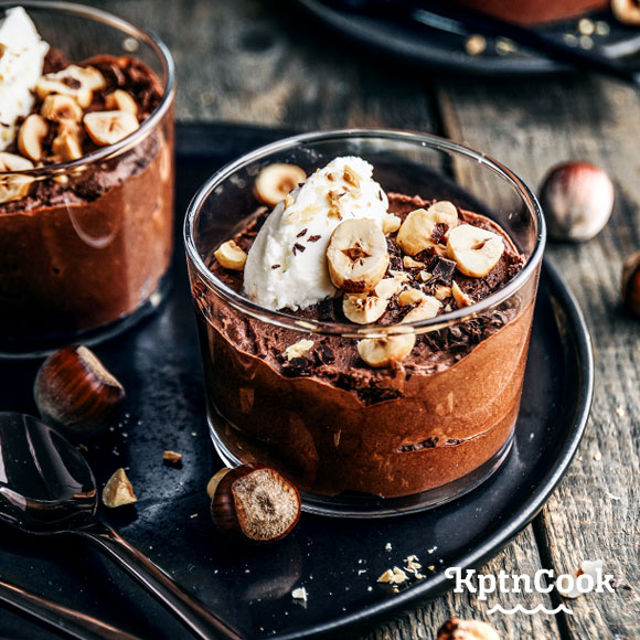 Winterlich gewürzte Schoko-Mousse mit gerösteten Haselnüssen – Galbani