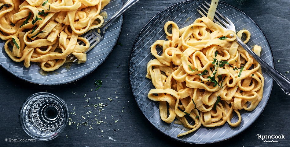 Tagliatelle mit Mascarpone Süßkartoffel Sauce und frischen Kräutern