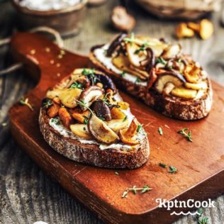 Pane Rustico mit Thymian-Pilzen