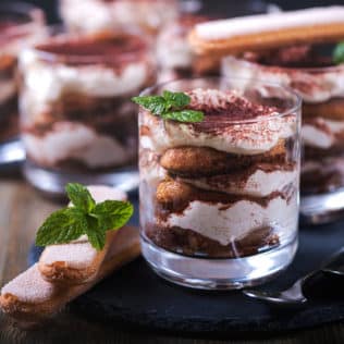 Tiramisu mit Schokolade und Minze