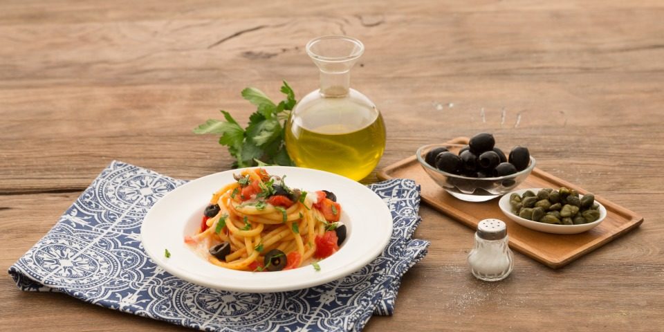 Pasta mit Tomaten, Oliven und Kapern – Galbani