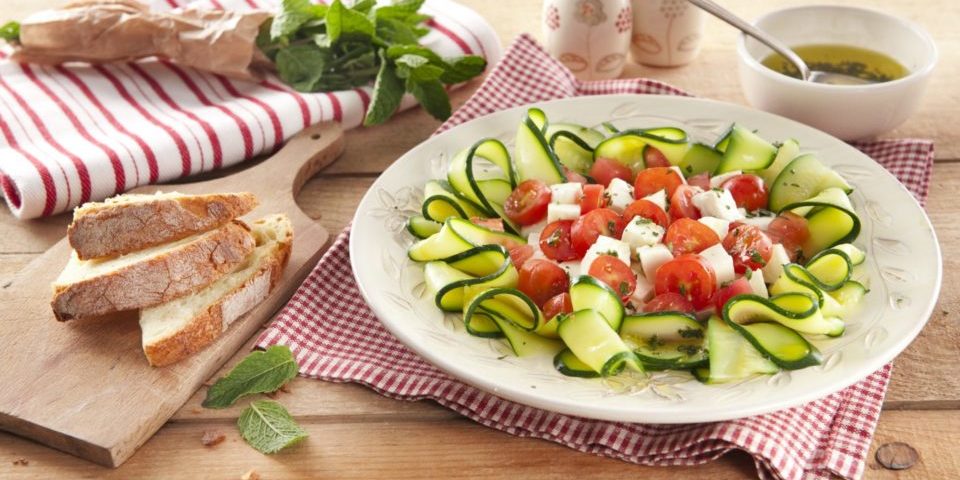 Caprese Salat mit Zucchini