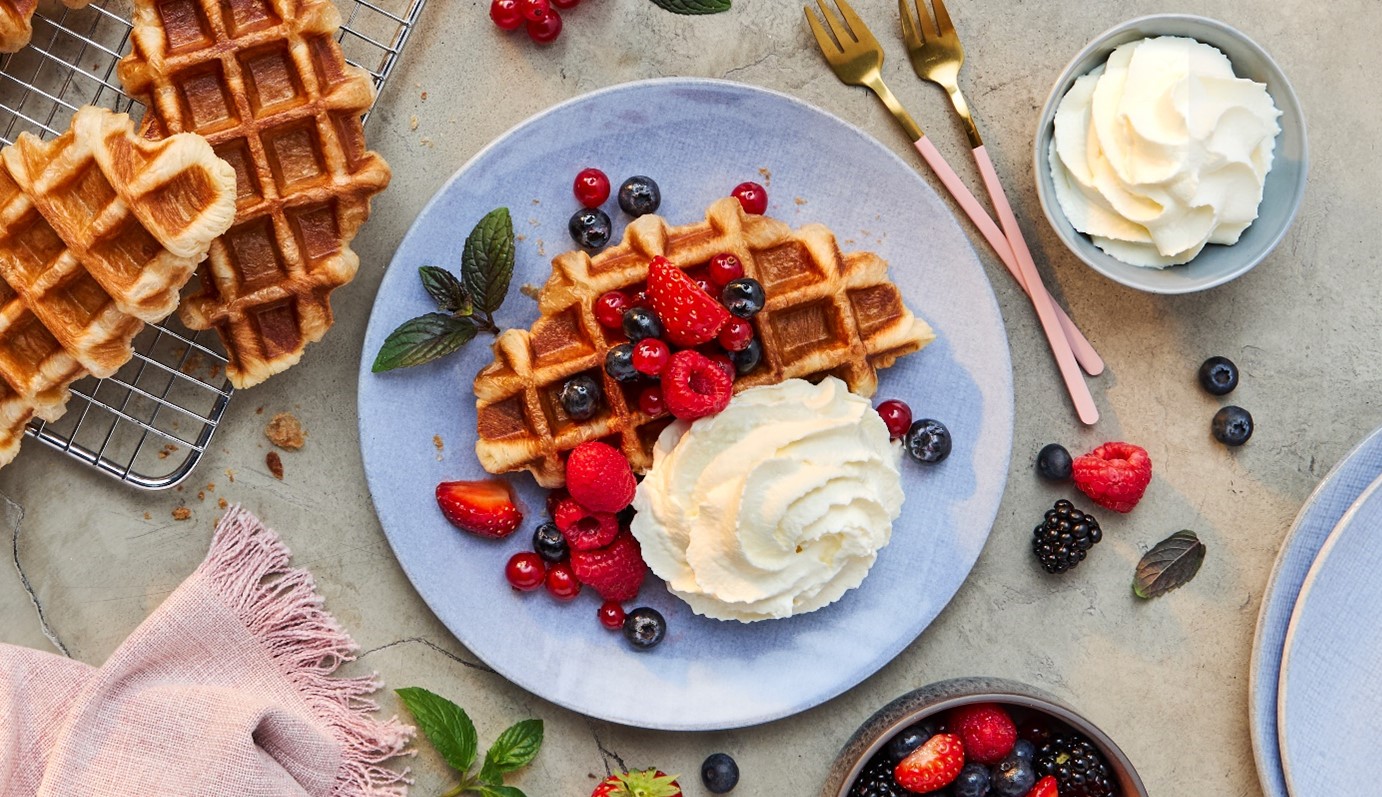 CROFFLES – CROISSANT-WAFFEL MIT LIMETTEN-BEEREN UND CREMA AL MASCARPONE ...