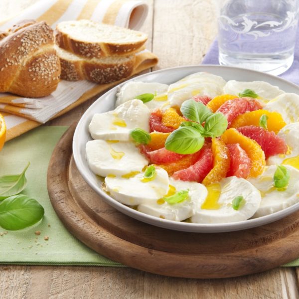 Frischer Zitrusfrucht-Mozzarella Caprese