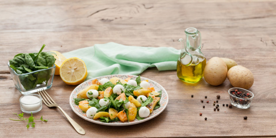 Salat mit Jungspinat und Mini Mozzarella