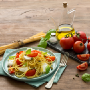 Spaghetti mit Sardellen, Tomaten und Kapern