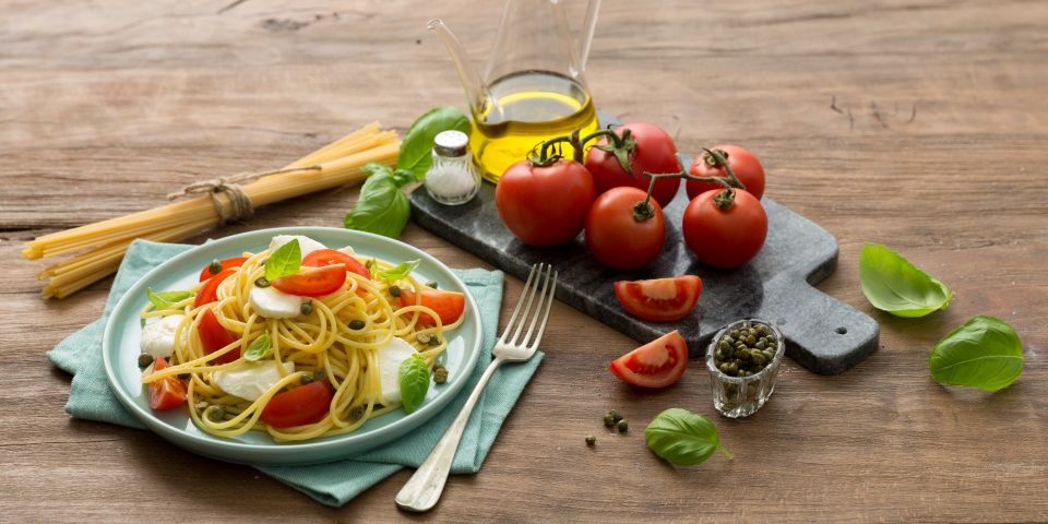 Spaghetti mit Sardellen, Tomaten und Kapern