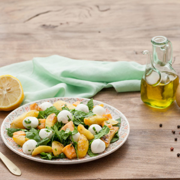 Salat mit Jungspinat und Mini Mozzarella